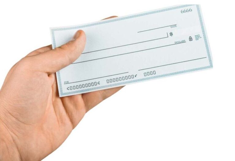 Comment déposer un chèque à la banque ? Étapes simplifiées