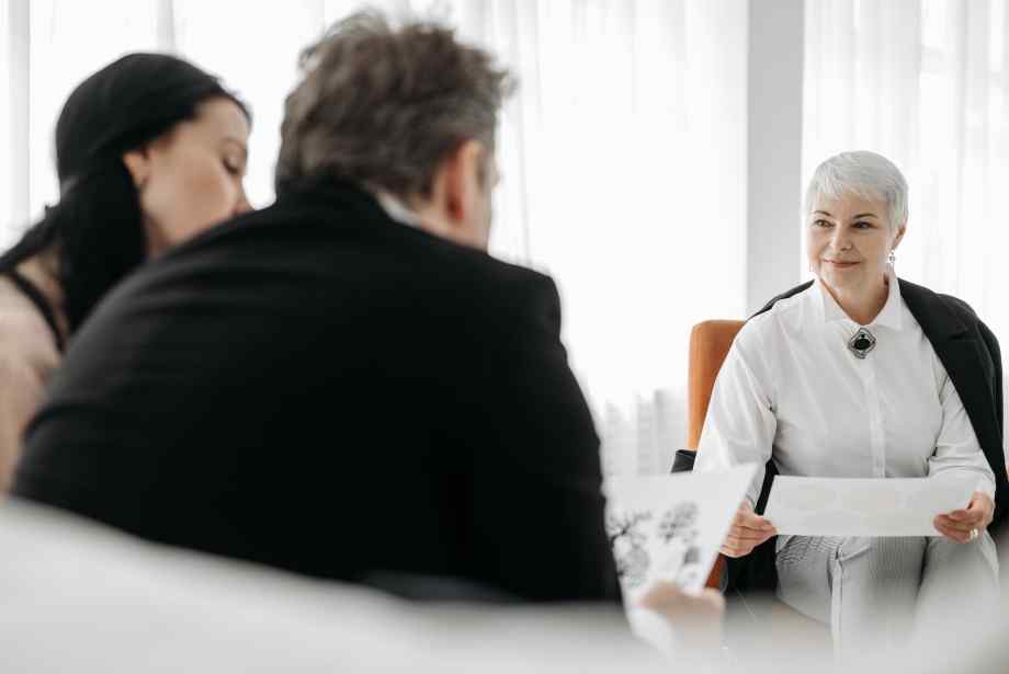 Quels sont les bénéfices et les aspects négatifs d’un contrat de gré à gré ?