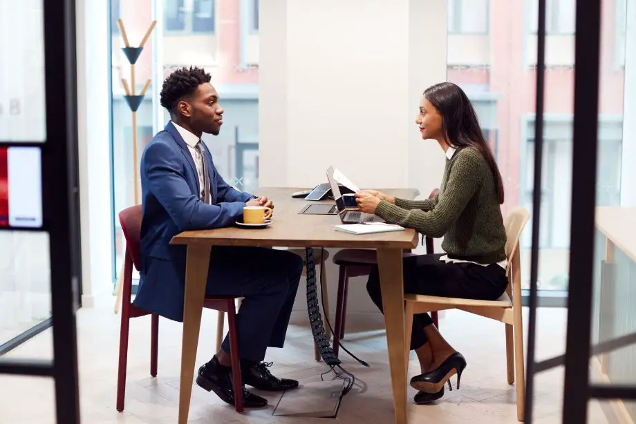 Comment manager une personne hypersensible : astuces pour une collaboration réussie