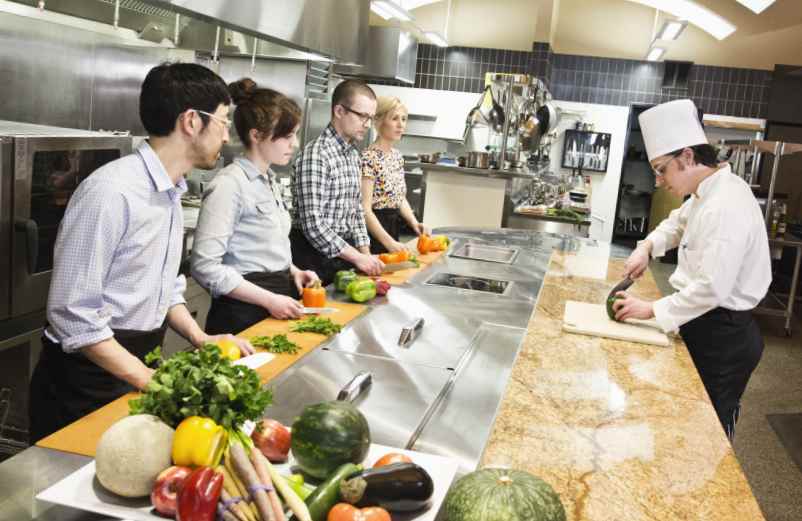 Traiteur entreprise et écoresponsabilité : comment allier gastronomie et impact positif ?
