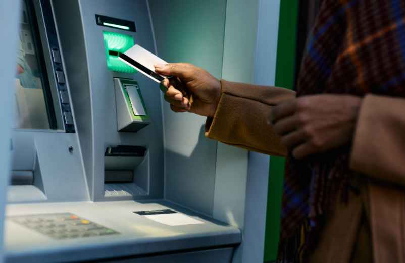 Distributeurs automatiques et limites de retrait : de quoi s’agit-il ?