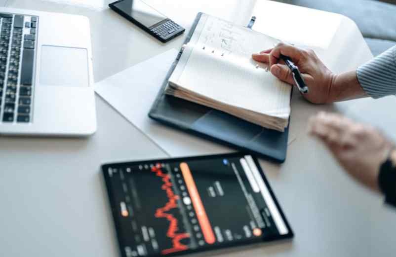 Gérer son portefeuille d’actions et sécuriser son investissement dans le temps CDG973 Business